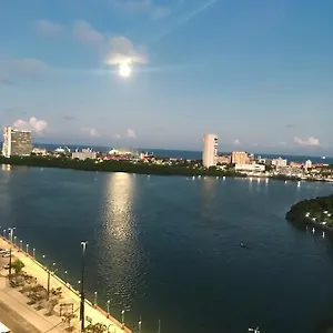 aconchegante-tima-localizao-e-vista-para-o-mar.hotels-in-recife.com/
